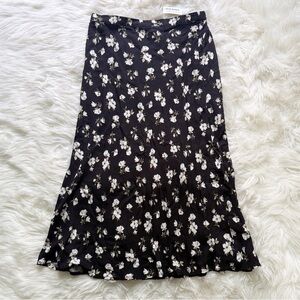 NWT Old Navy Floral Print Midi Skirt Black Size Medium